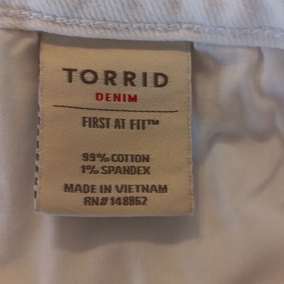 Torrid TWO Pairs of Shorts Bundle - Picture 9 of 14